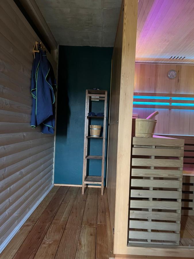 Houten Vakantiewoning "Reisnaarpolen" Royaal Ontbijt, Sauna En Hottub Czarna Góra المظهر الخارجي الصورة